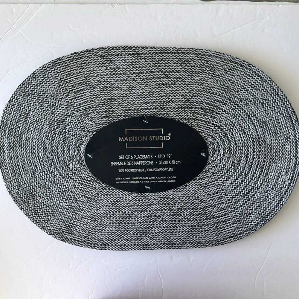 Madison Studio 6 pc Monochrome Oval Placemats 13in x 19in Black White